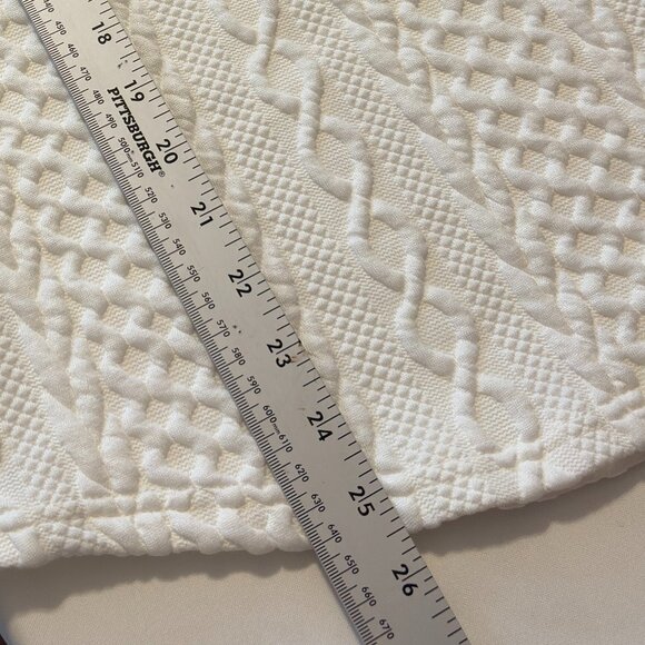 Cozy Meets Chic: White Textured Sweater (Size L) - Picture 6 of 9